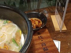 -银米·云南传统过桥米线(双廊黑金冠店)