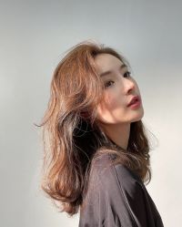 -BULB STUDIO 巴柏明星发型工作室