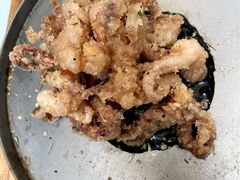 墨鱼汁辣酱配炸鱿鱼须-三秋舍·梦幻岛(小西路店)