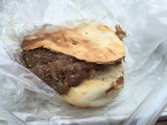 烧饼夹牛肉-老西关黄老太牛肉烧饼