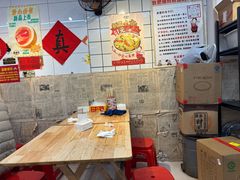 -柳州肥姨妈大骨螺蛳粉(东靖路店)
