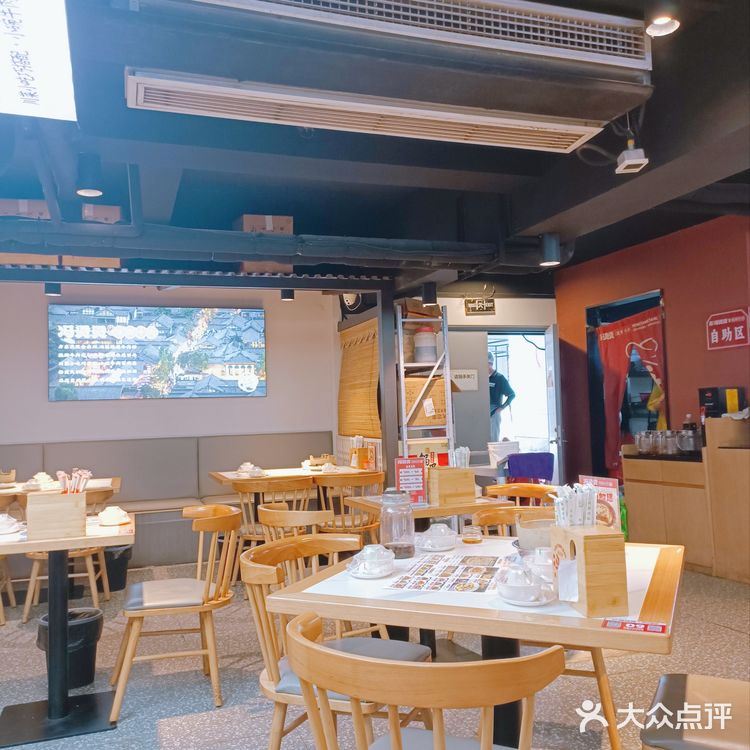 尝鲜街头美味指南，川菜就选它家[爱心]