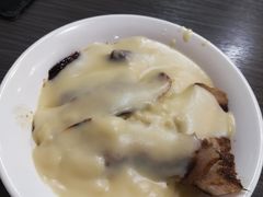 猪颈肉芝士捞公仔面-新记餐厅(香槟大厦店)