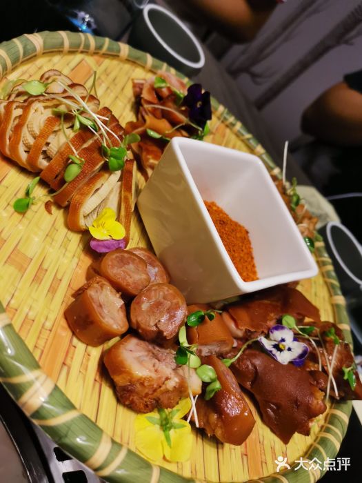 东北制造铁锅炖(融创天地店)熏酱拼盘图片