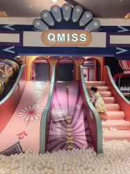 -Qmiss家庭娱乐中心(恒隆广场店)