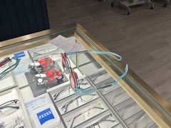 -西南眼镜·蔡司·依视路战略合作店(南街店)