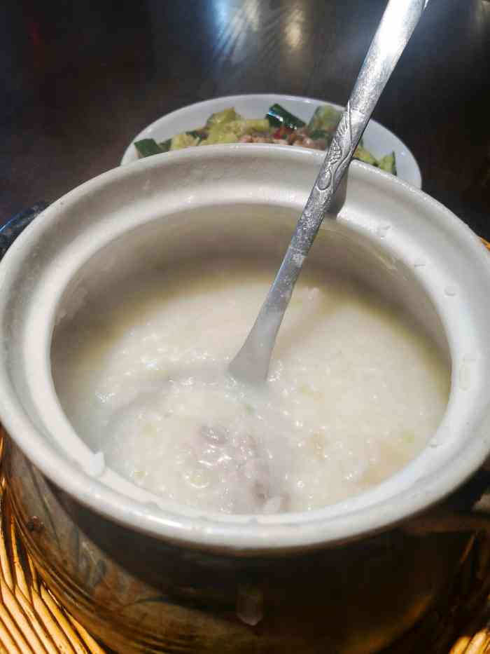 潮中人潮州菜(胜利河店)-"吃的虾粥 虾没那么新鲜 有点难啃 不过粥.