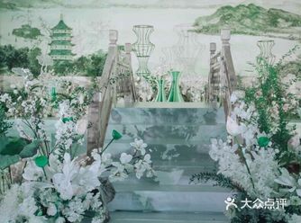 烟雨下打着油纸伞 那些亭台，灯塔，小船，绿竹