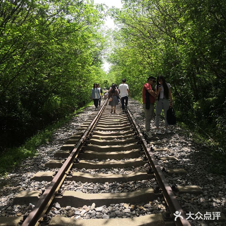 南京的爱情隧道，顾名思义，所以特别推荐情侣一起去游玩