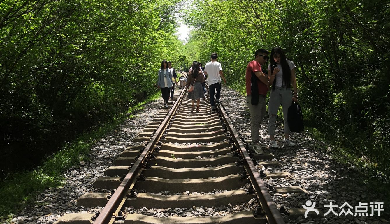 南京的爱情隧道，顾名思义，所以特别推荐情侣一起去游玩