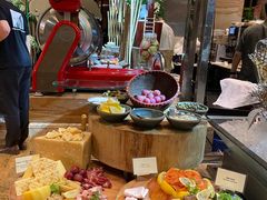-松山湖凯悦酒店·Café自助餐厅·周末火舞秀表演