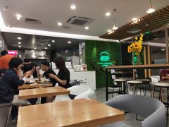 大堂-龙治汉堡(中华城店)