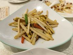 花生芽炒脆皮烧肉-寻味顺德·南记酒家·传统顺德菜·鱼生(广源路店)
