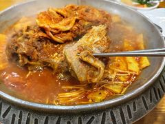 土豆排骨火锅（辣）-喇喇排骨火锅·传统韩式脊骨汤(望京西园总店)