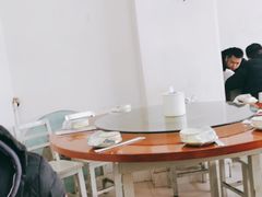 大堂-胡子饮食店