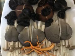 -景明轩•养生酸汤鱼火锅 云贵鲜菌 现舂野果酸汤(王寨小区店)