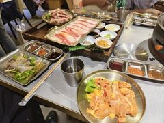 -围炉肉舍•炭烤活鳗•丹东海鲜烤肉(步行街店)