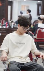 -一家只做男发烫染的店