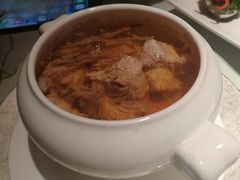 橄榄花炖五脚猪汤-闻见中国海南菜(K11店)