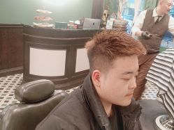 -海文先生国潮烫染男士理发馆