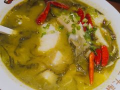 -渝是乎酸菜鱼(龙旗购物中心店)