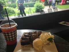 -莓园冰淇淋店