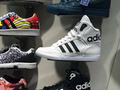 -阿迪达斯(澳门水坑尾街店)
