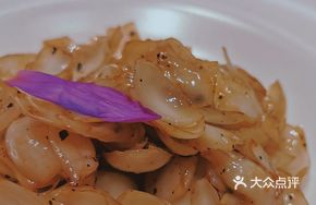 Black Truffle Crab Stick Baked Lily Bulb in Clay Pot