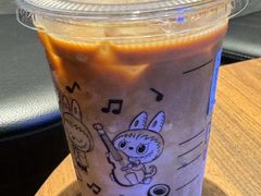 -瑞幸咖啡(华新地铁站地下商业街店)