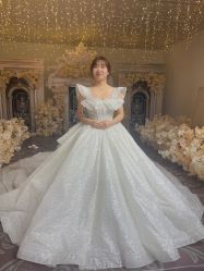 点击看大图 -伯瓷皇后婚纱艺术空间