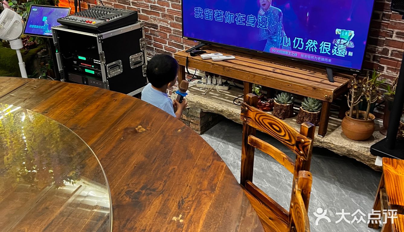 私人订制饭堂，又可以唱k，很正的一个聚餐地方