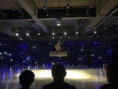 -闵行体育馆-停车场