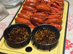 -肥肥虾庄·金牌油焖大虾(汉街SKP店)