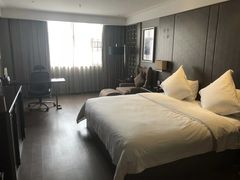 -武汉光谷广场杨家湾地铁站怡程酒店