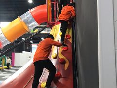 -嘿哟动霸CHUA·新潮玩运动娱乐中心·蹦床滑冰团建乐园