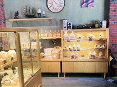 面包甜点陈列柜-啊噗吐呦现场烘焙(麦凯乐店)