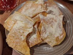 乳扇片蘸草莓酱-浩海火燒雲傣家菜(芮欧百货店)