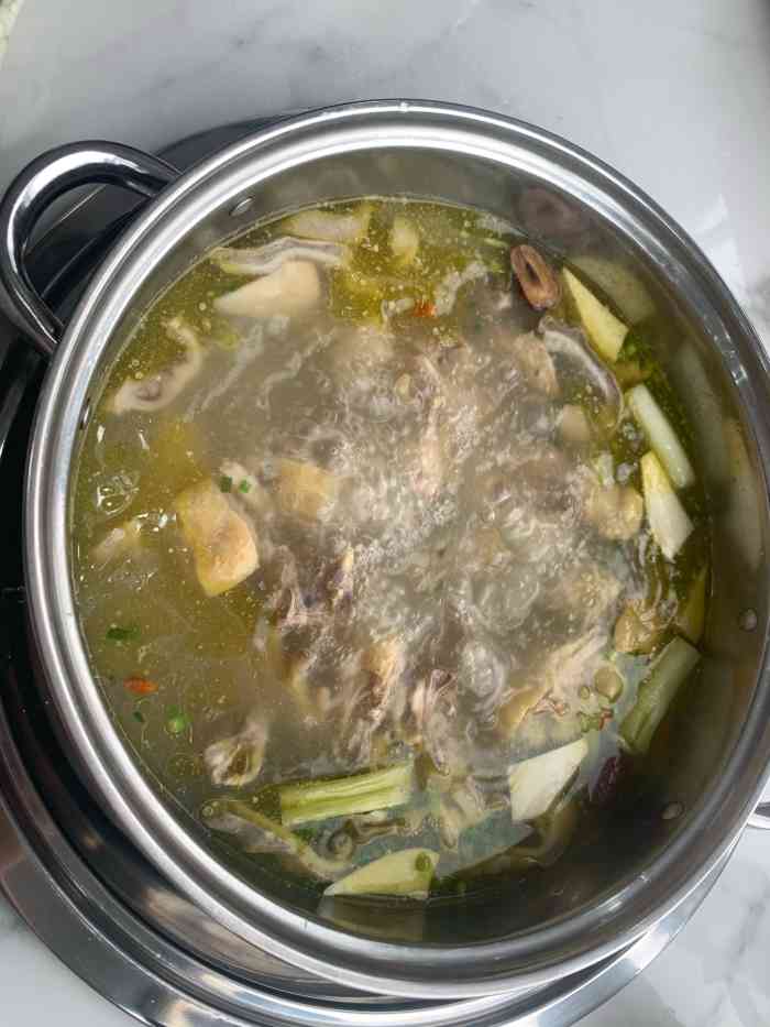 邵氏光头鸡(剑湖店)-"过生日去的,一共四个人,点了一个草鸡,然.