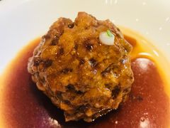鸭蛋黄狮子头-梅飞酒家(桑园路店)