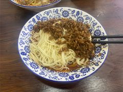 -渝之汇牛肉豌杂面