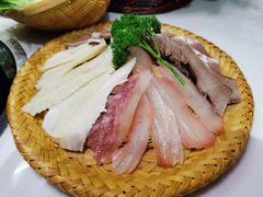 特色牛杂拼盘-菌子鲜汤野生菌锅