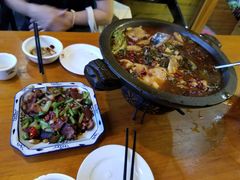 -临江餐馆二楼美食部落