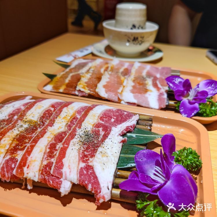毕竟笨萝卜排队的人都挡住了。不过话说回来
