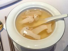 鸡汤炖松茸-怡情荟•海鲜青岛菜(五四广场旗舰店)