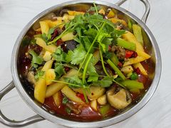 -乡土特色.冷锅鱼.牦牛肉汤锅