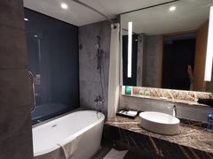 -上海虹桥西郊假日酒店