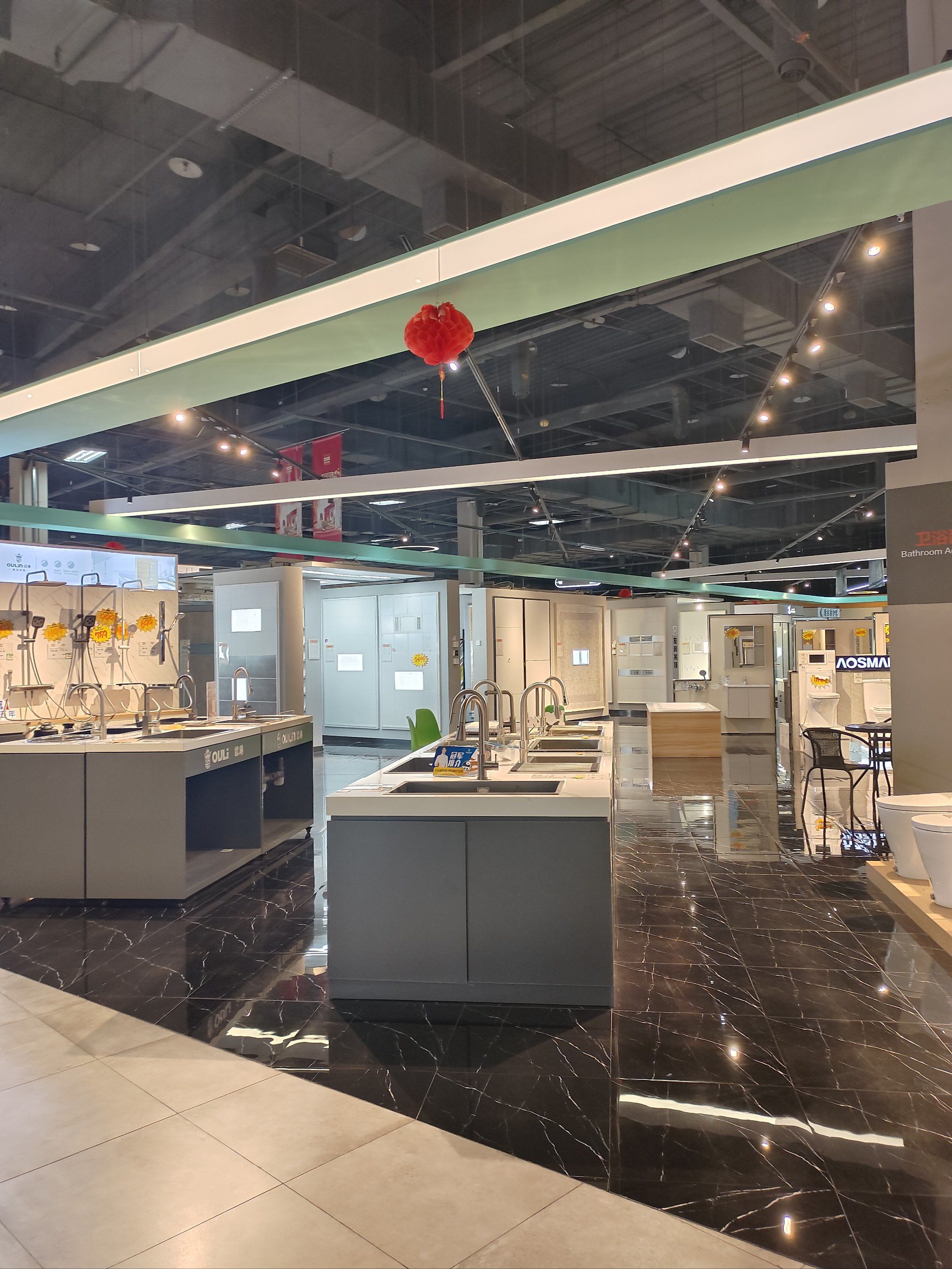 百安居锡山店建材卖场是几十年的老店,品质