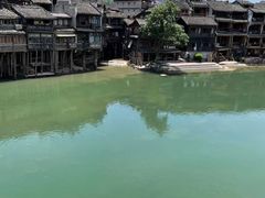 -临江餐馆二楼美食部落