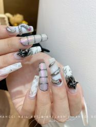 -花岐款式专研健康美甲沙龙