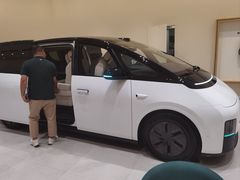 -理想汽车(世纪汇店)